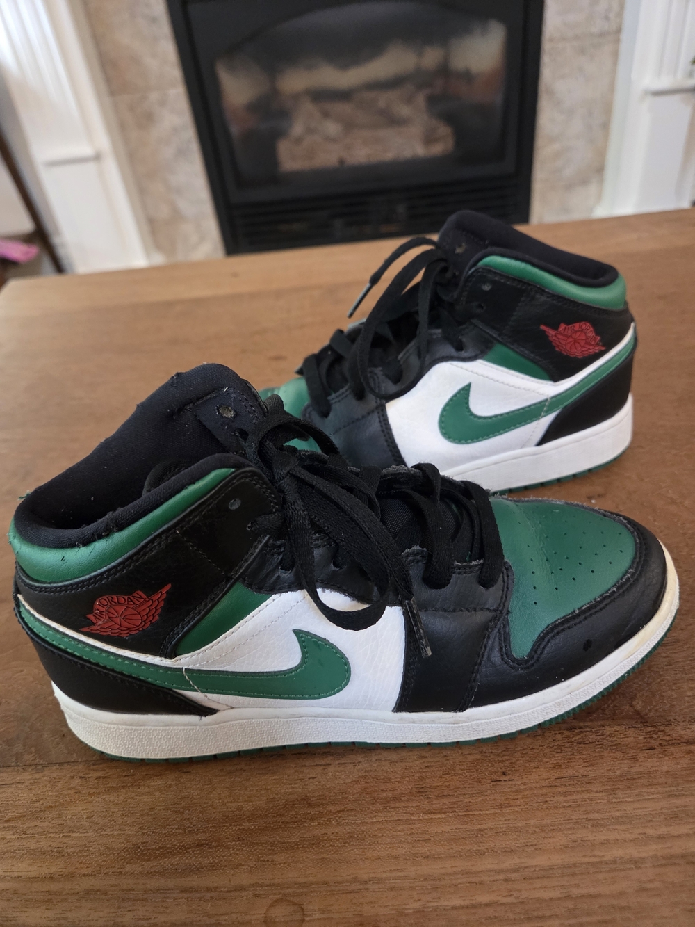 Air Jordan 1 Mid GS Green Toe Pine Green Sneakers 4.5Y / Women’s 6